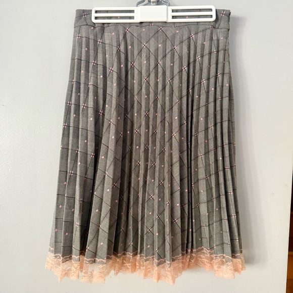 Aolanxue Gray Plaid Pleated Skirt with Lace Detail - Coquette Academia - Picture 2 of 5
